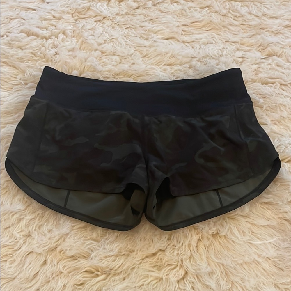 Lululemon speed up shorts, dark camo, size 6, 3” inseam